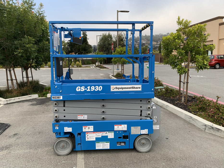 2020 Genie GS-1930 Solid Non Marking Tires, Beacon, Folding rails with half height swing gate, 800W Inverter