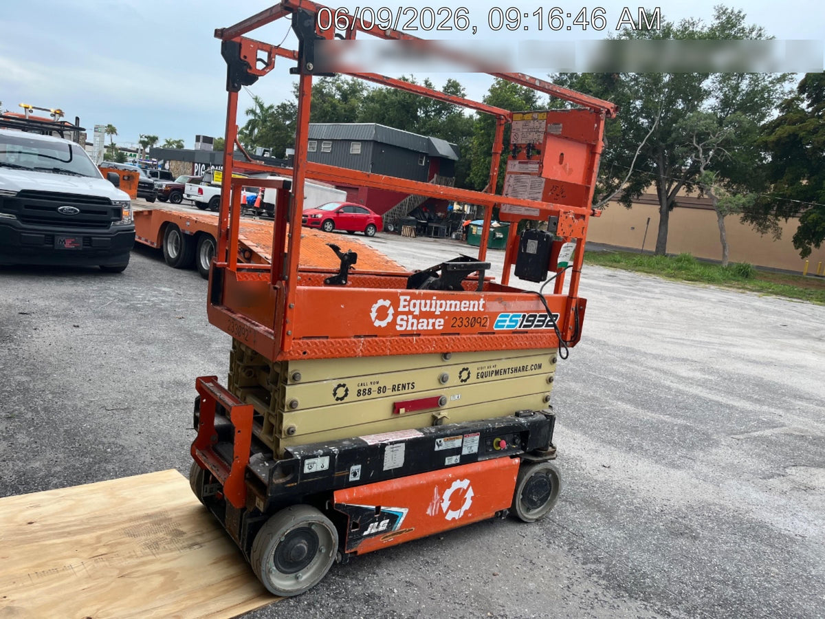2022 JLG ES1932