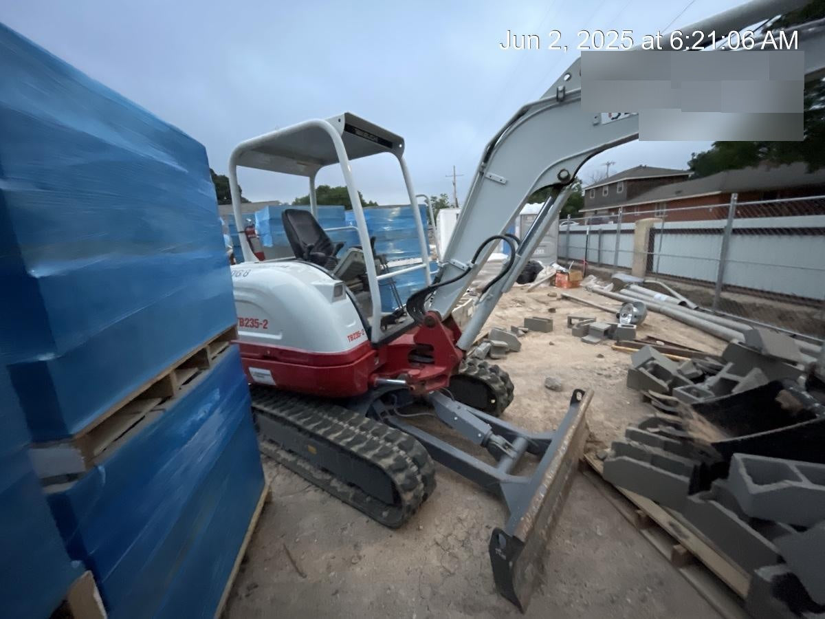 2023 TAKEUCHI TB235-2R