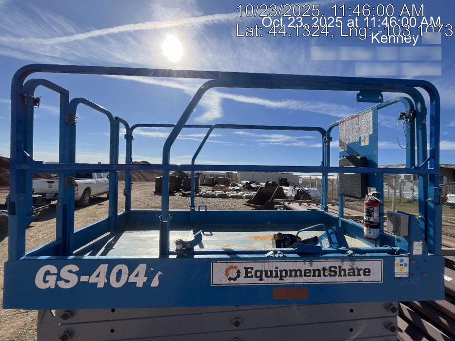 2019 Genie GS-4047 Folding rails with half height swing gate, 800W Inverter