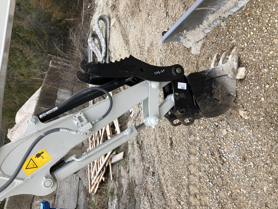 2020 TAKEUCHI TB235-2CR