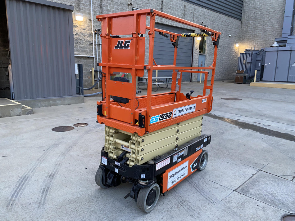 2022 JLG ES1932