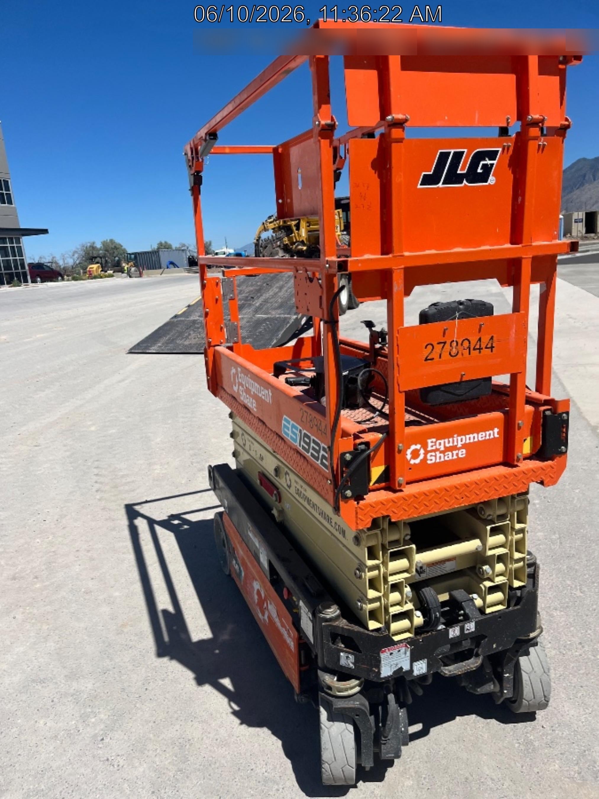 2022 JLG ES1932