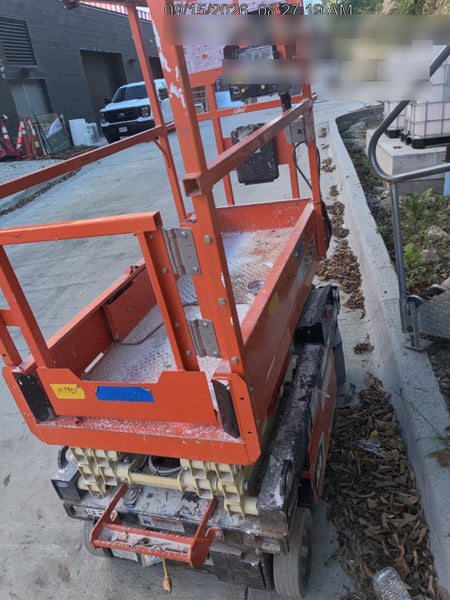 2022 JLG ES1330L