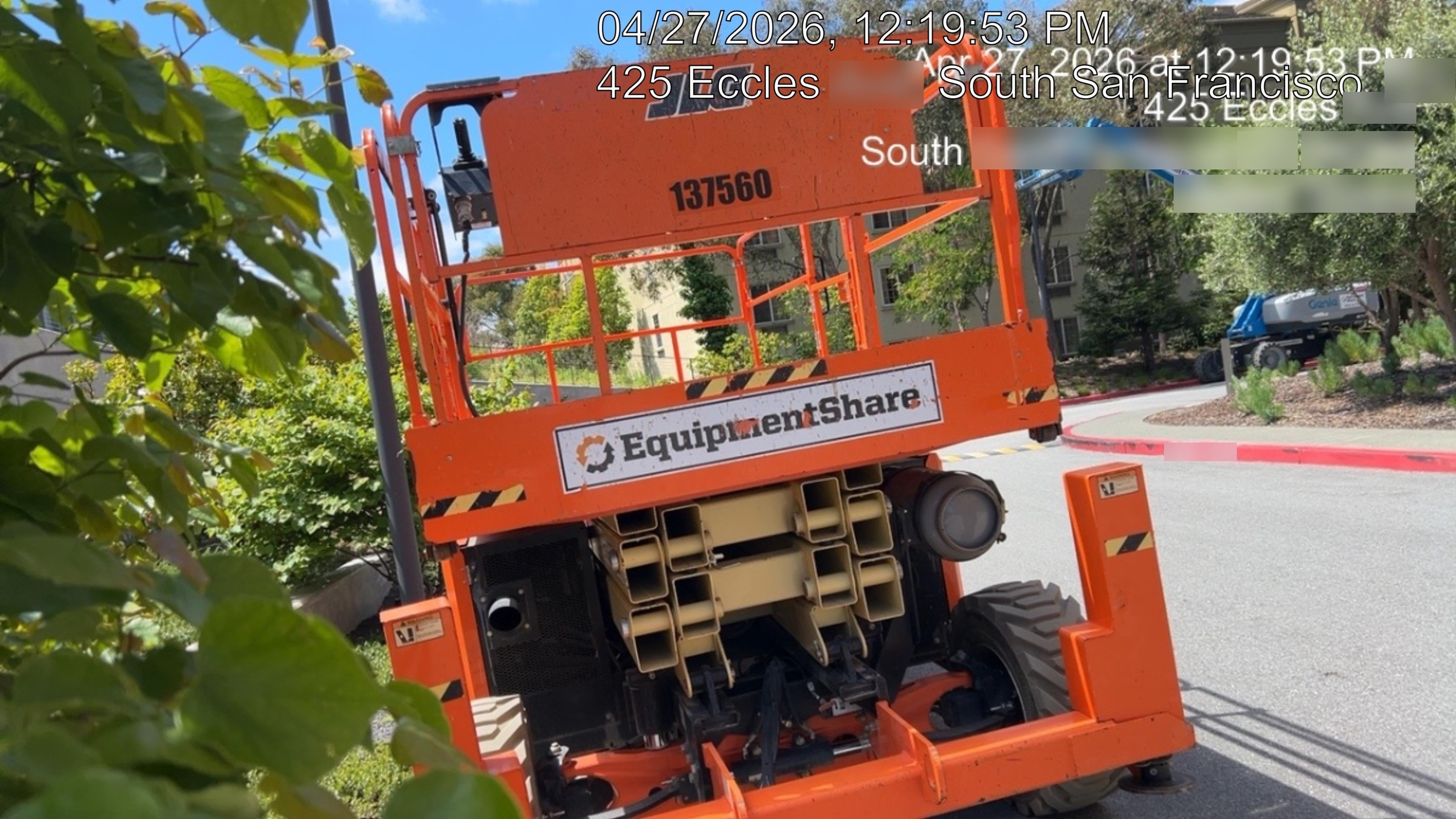 2021 JLG 330LRT
