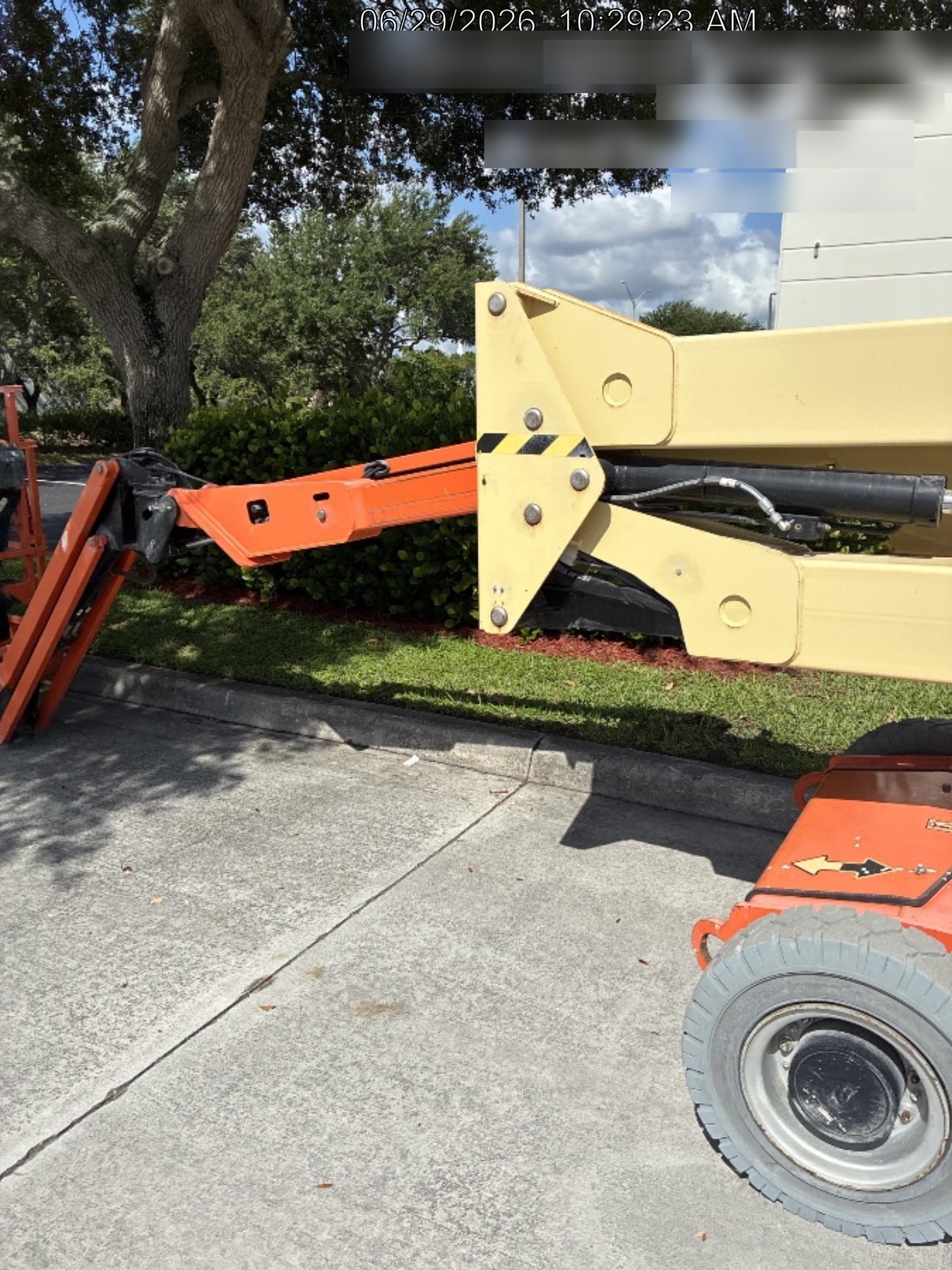 2021 JLG E400AJP Narrow