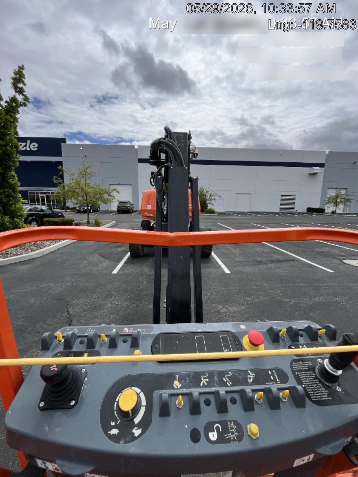 2025 JLG 660SJ