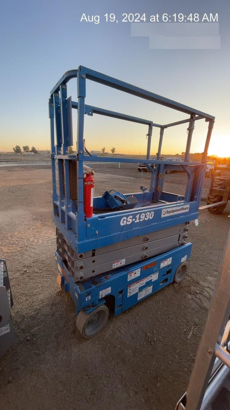 2020 Genie GS-1930 Solid Non Marking Tires, Beacon, Folding rails with half height swing gate, 800W Inverter