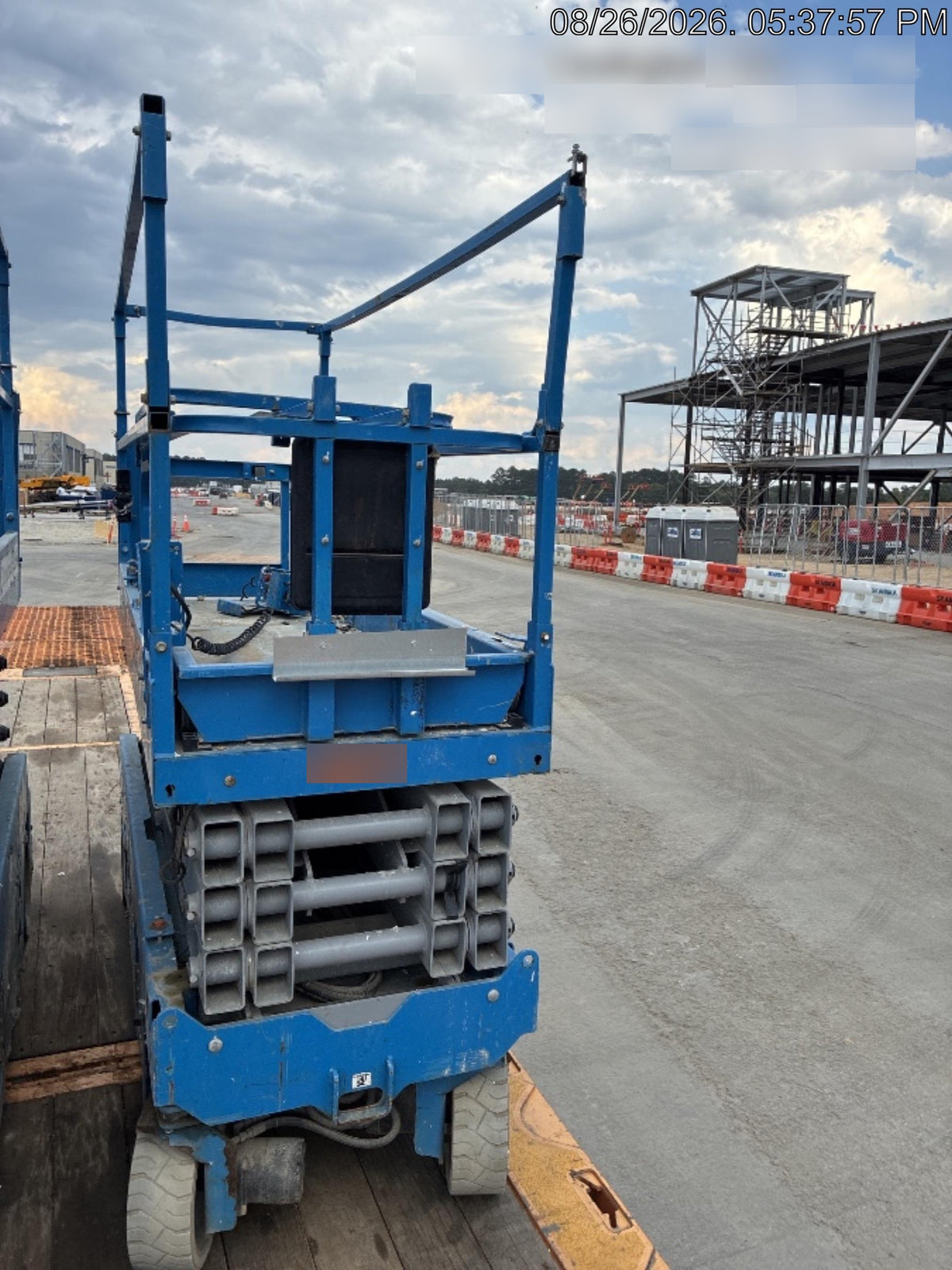 2019 Genie GS-2632 Folding rails with half height swing gate