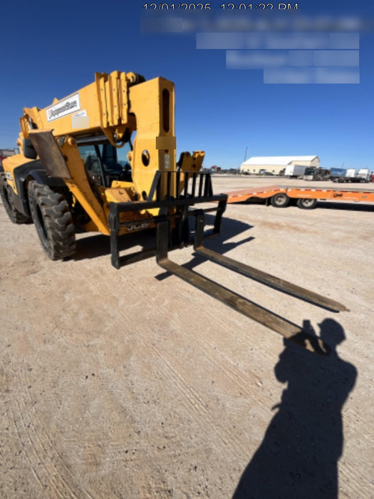 2019 JCB 512-56 74 HP w/CAB/HVAC, Beacon, Aux Hydraulics, Worklights, Solid Tires w/60" Carriage/Forks