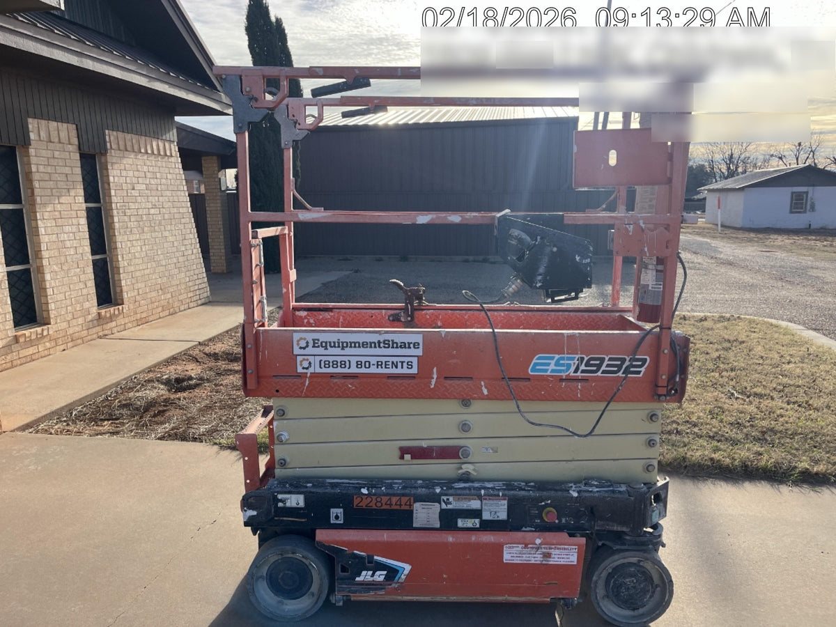 2022 JLG ES1932