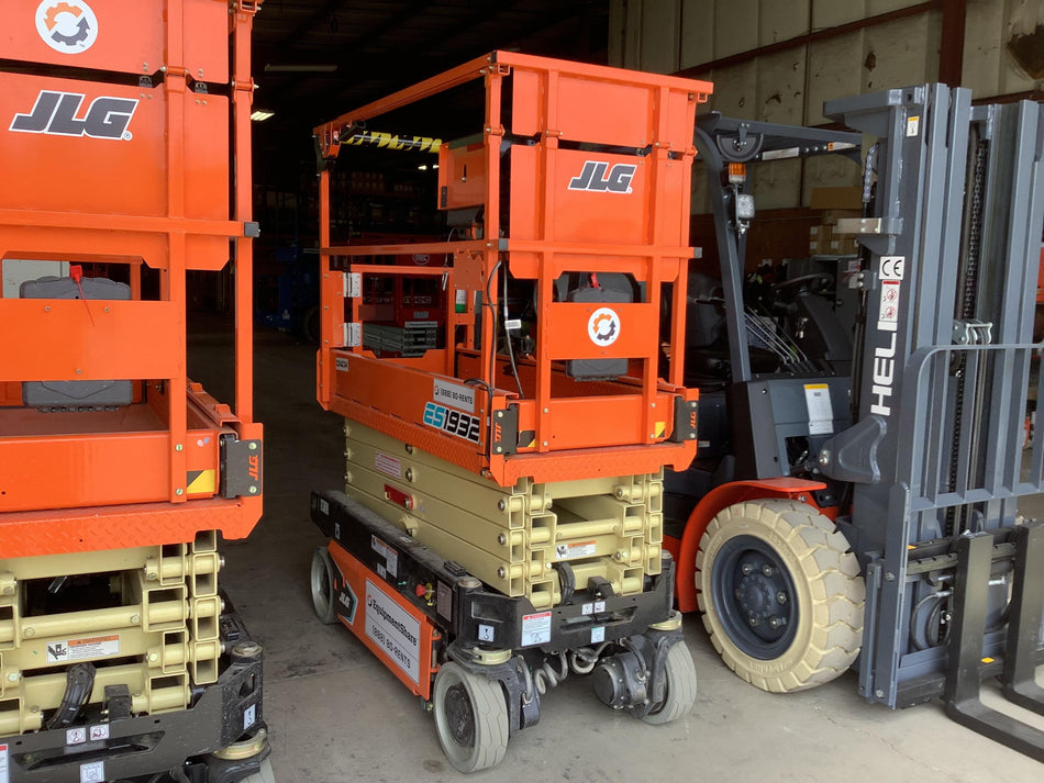 2022 JLG ES1932