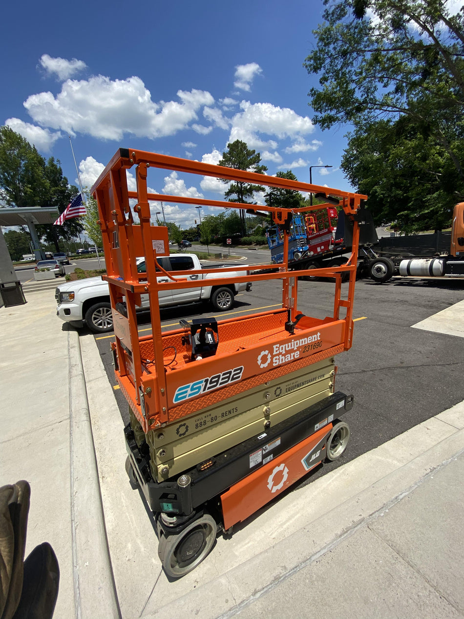 2022 JLG ES1932