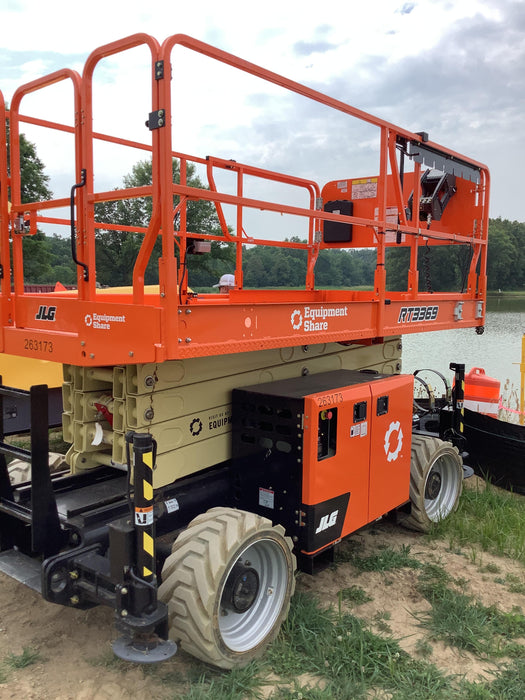 2022 JLG RT3369