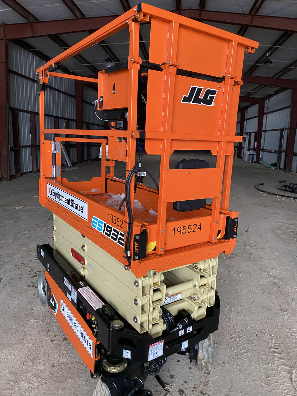 2021 JLG ES1932