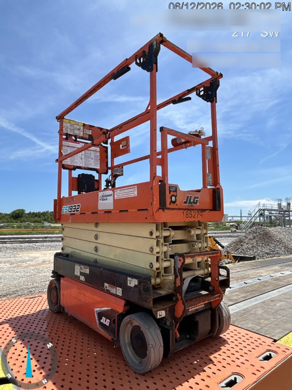 2021 JLG ES1932