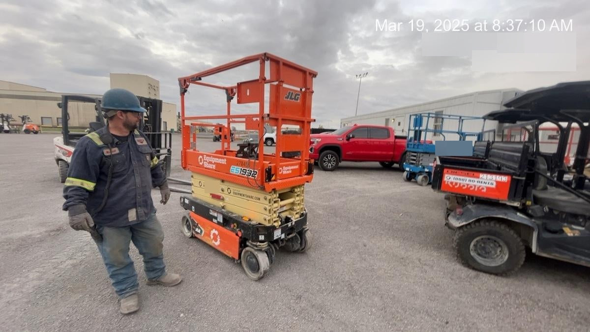 2022 JLG ES1932