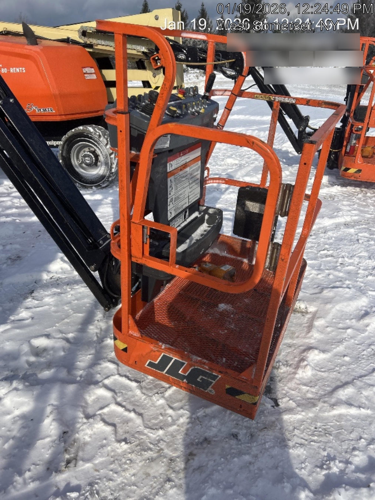 2025 JLG E300AJP