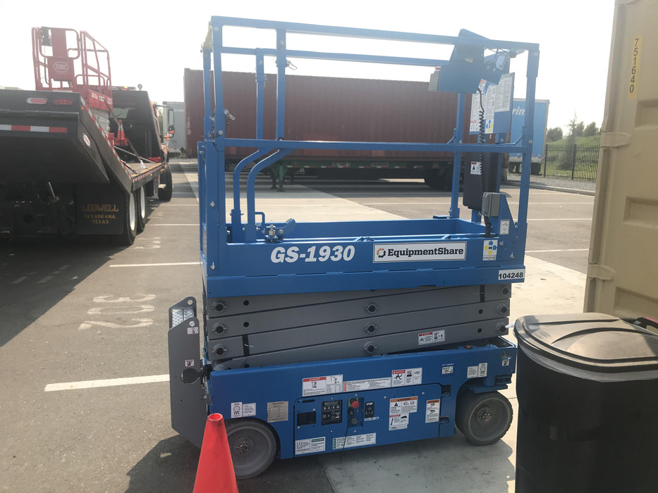 2020 Genie GS-1930 Solid Non Marking Tires, Beacon, Folding rails with half height swing gate, 800W Inverter