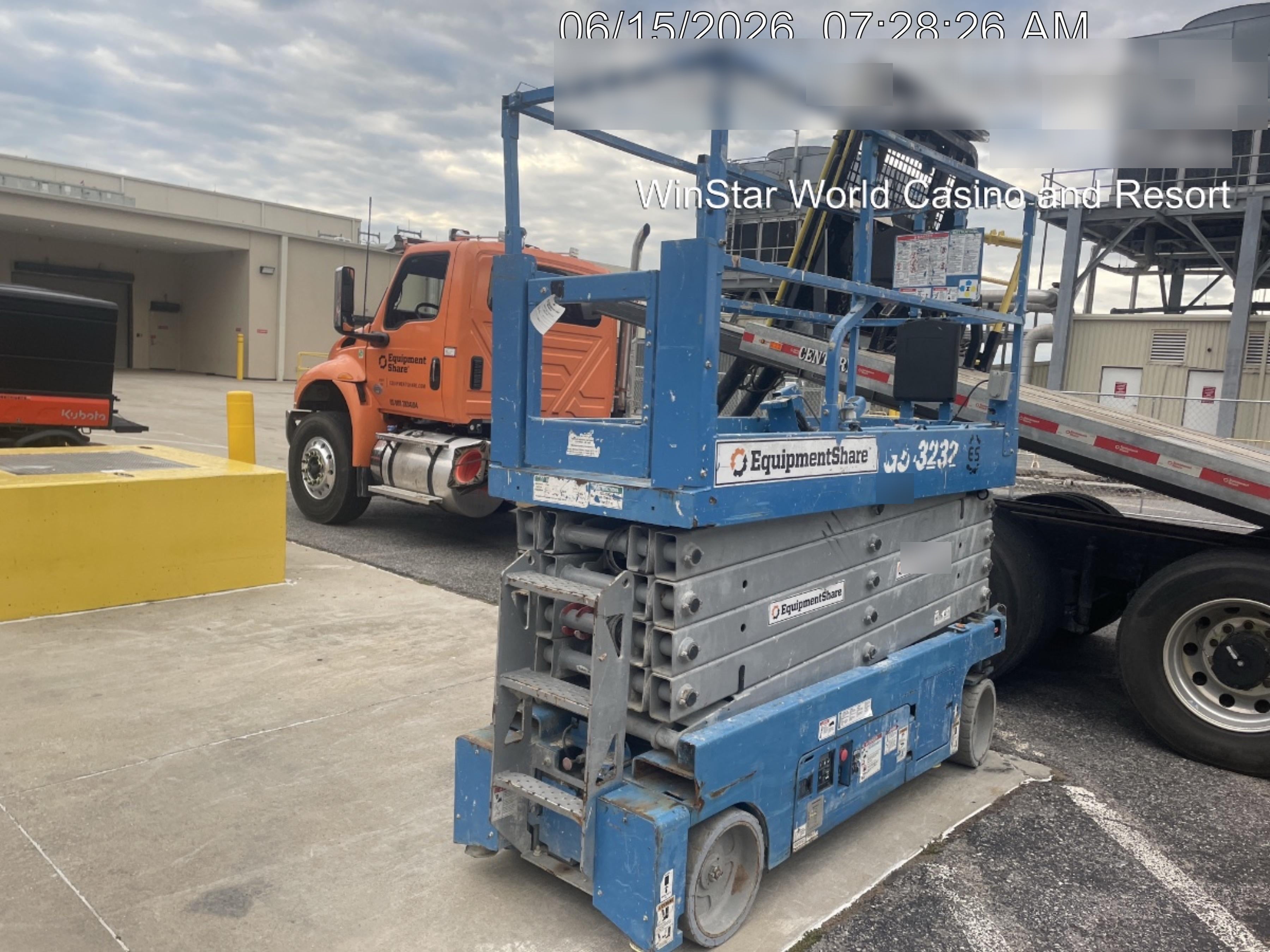 2017 Genie GS-3232 Genie GS3232 Lift w/Folding Rails and Swing Gate