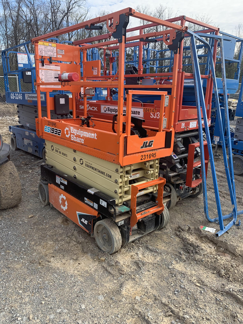 2022 JLG ES1932