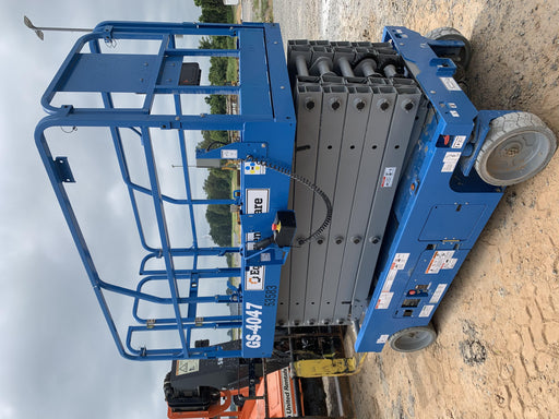 2019 Genie GS-4047 Folding rails with half height swing gate