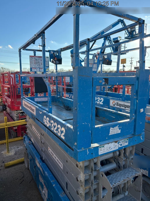 2017 Genie GS-3232 Genie GS3232 Lift w/Folding Rails and Swing Gate