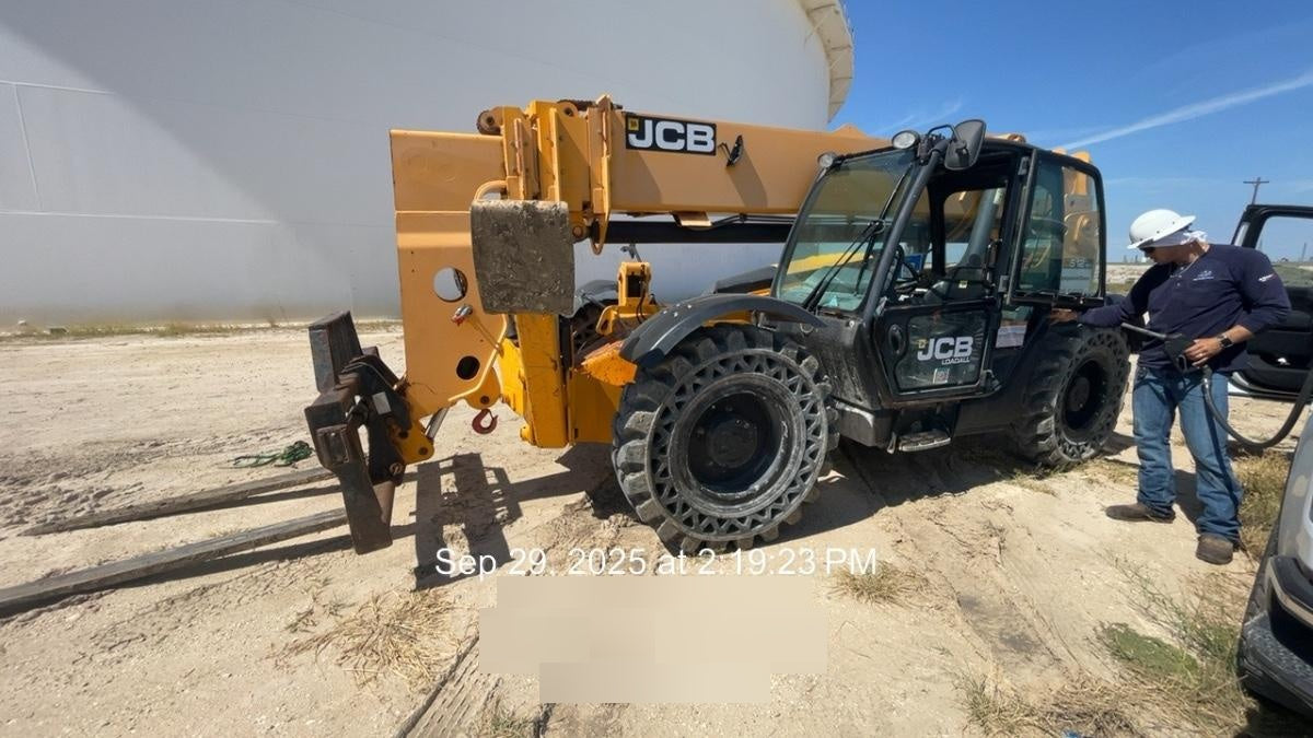 2019 JCB 512-56 74 HP w/CAB/HVAC, Beacon, Aux Hydraulics, Worklights, Solid Tires w/60" Carriage/Forks