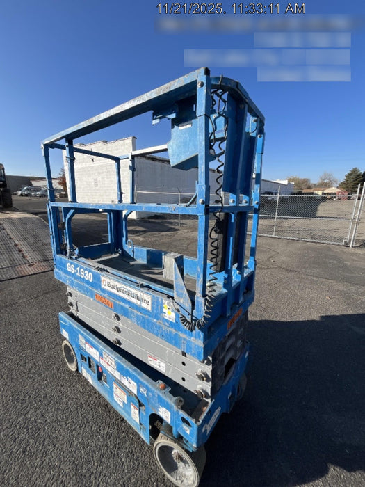 2020 Genie GS-1930 Solid Non Marking Tires, Beacon, Folding rails with half height swing gate, 800W Inverter