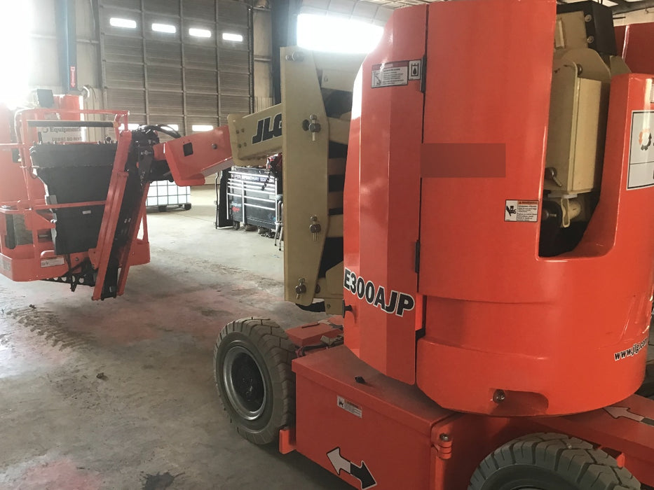 2019 JLG E300AJP