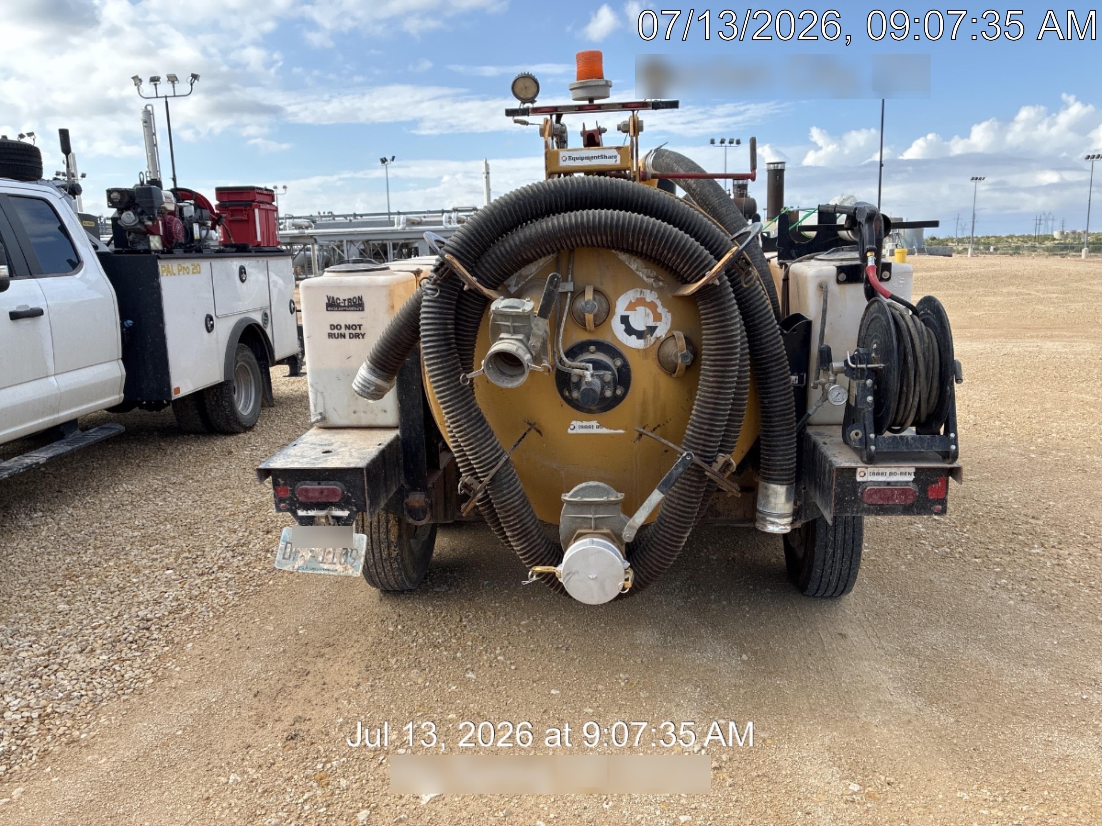 2021 Vac-Tron LP573XDT T4 Koehler Diesel Engine, 500 Gallon Debris Tank, x2 100 Gallon Water Tanks