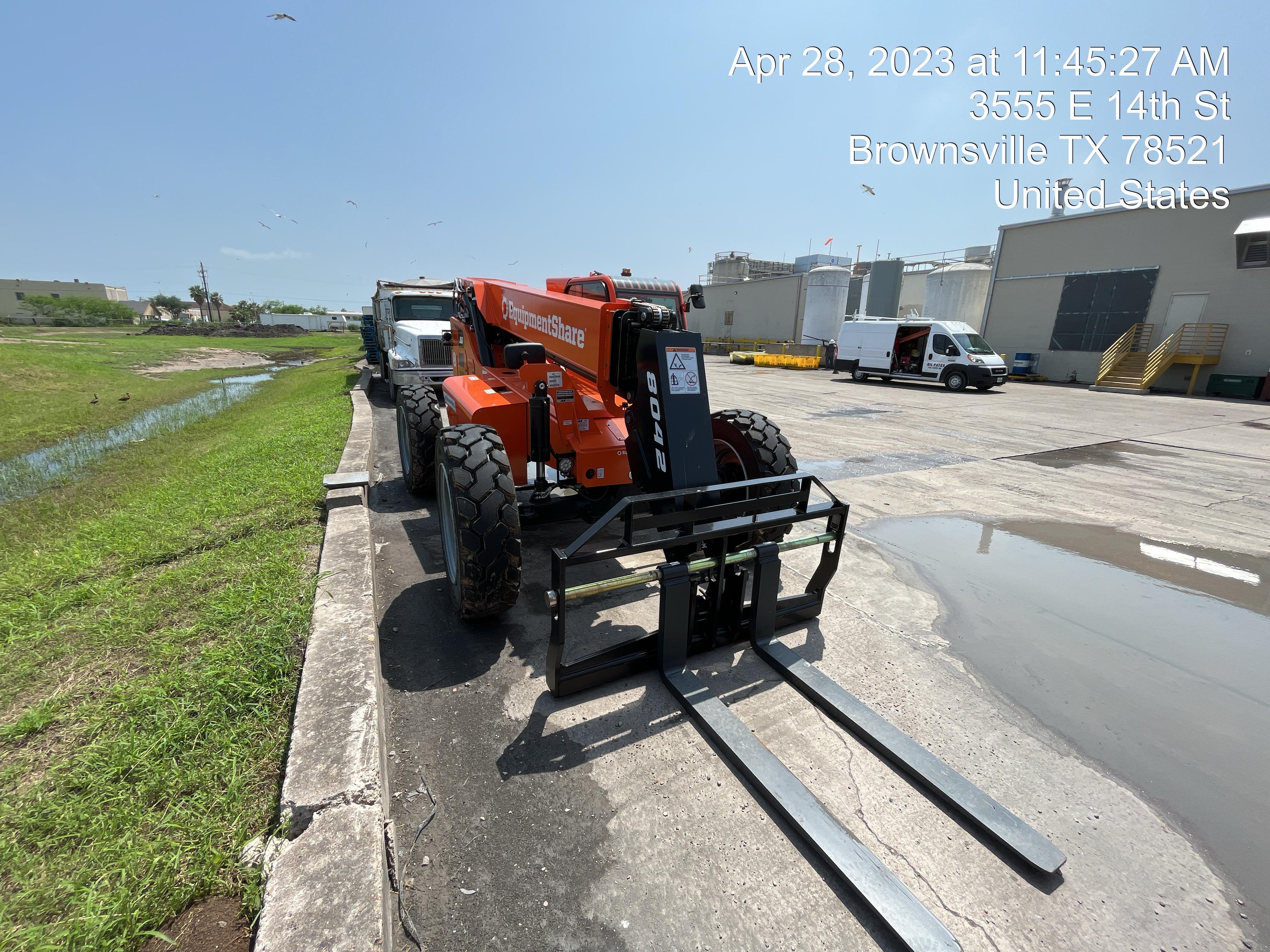 2023 SKYTRAK 8042
