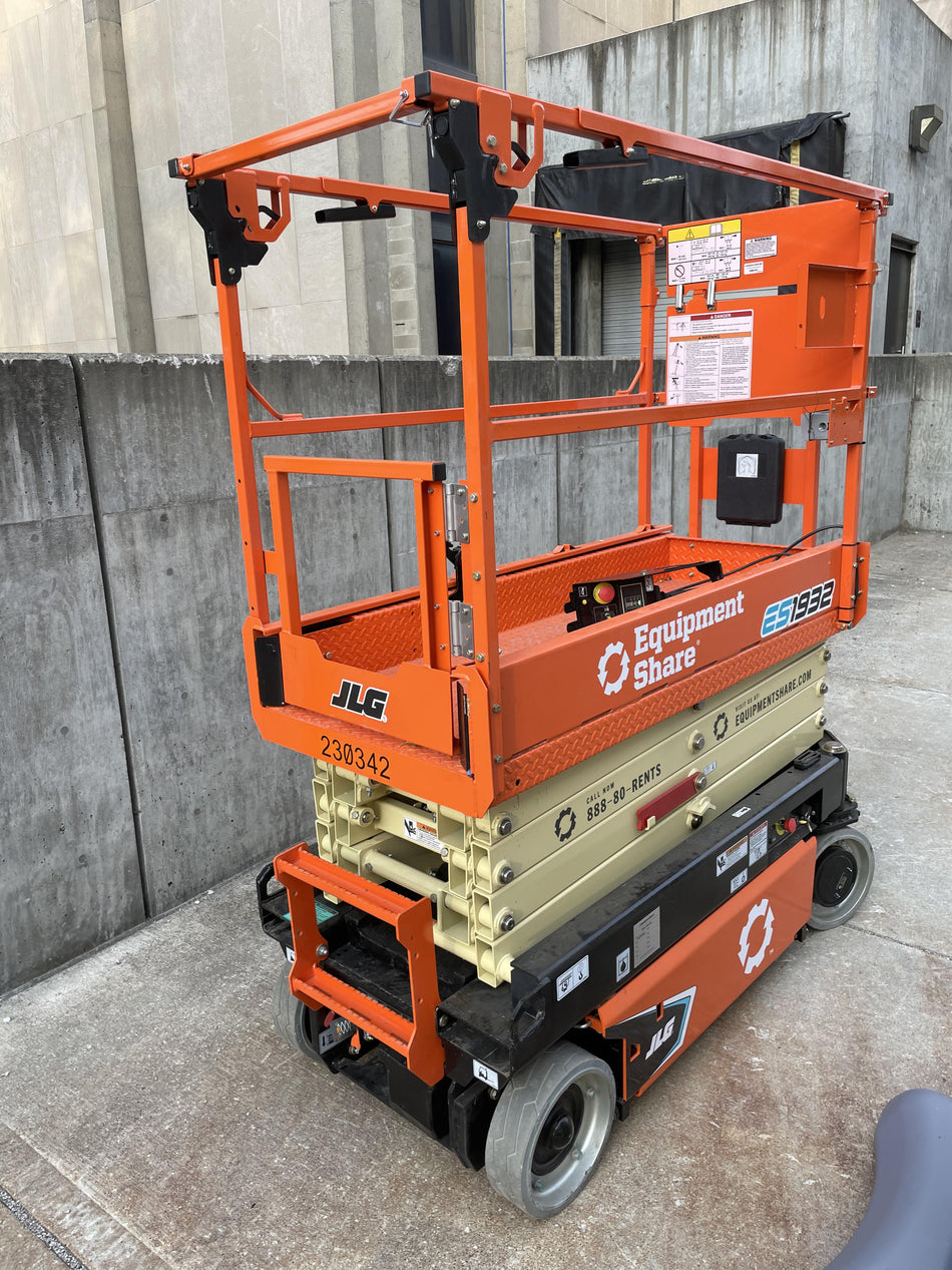 2022 JLG ES1932