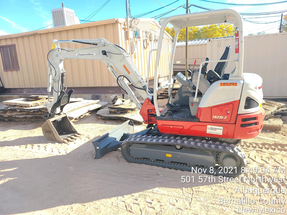 2021 TAKEUCHI TB235-2R