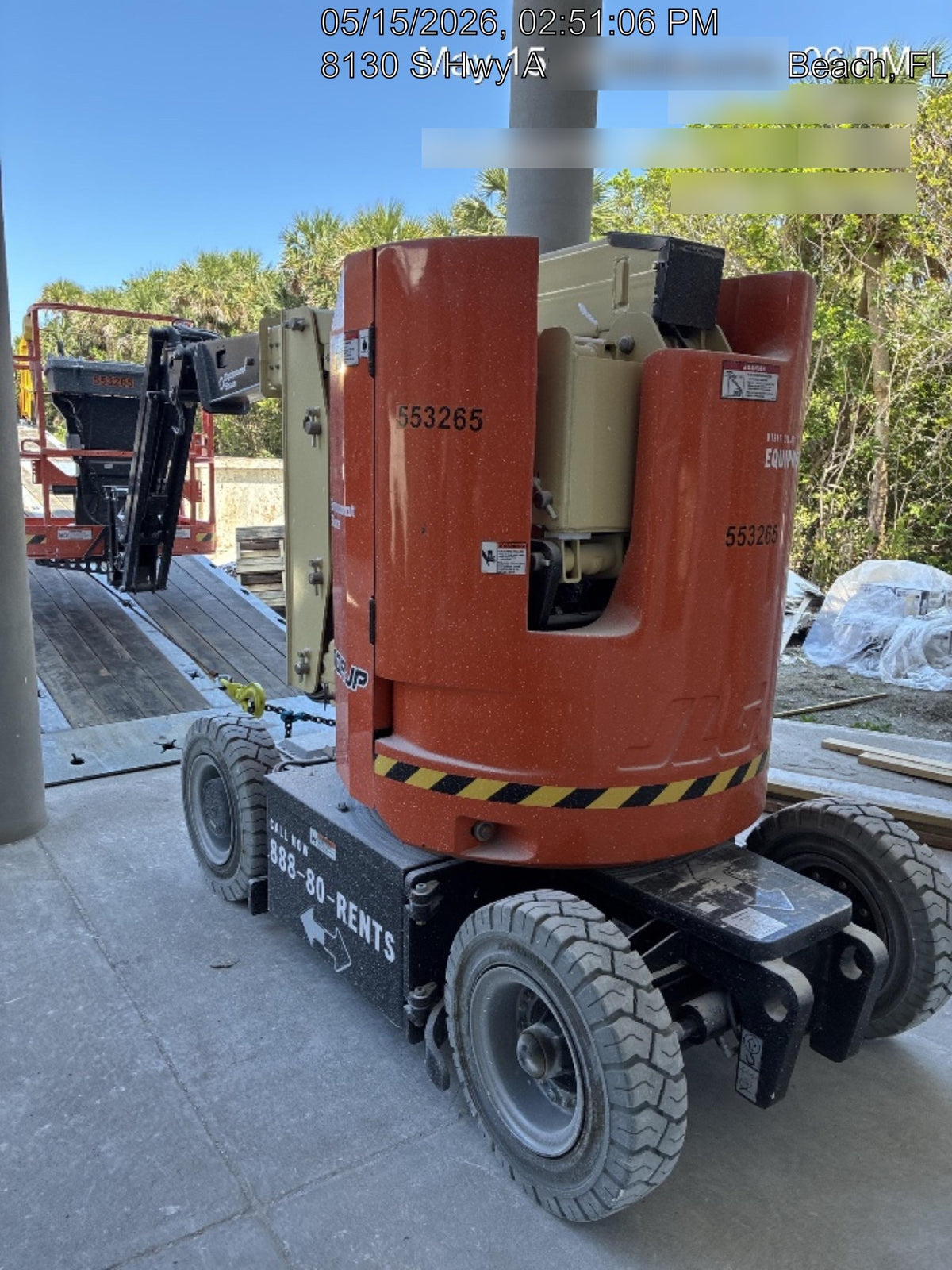 2025 JLG E300AJP