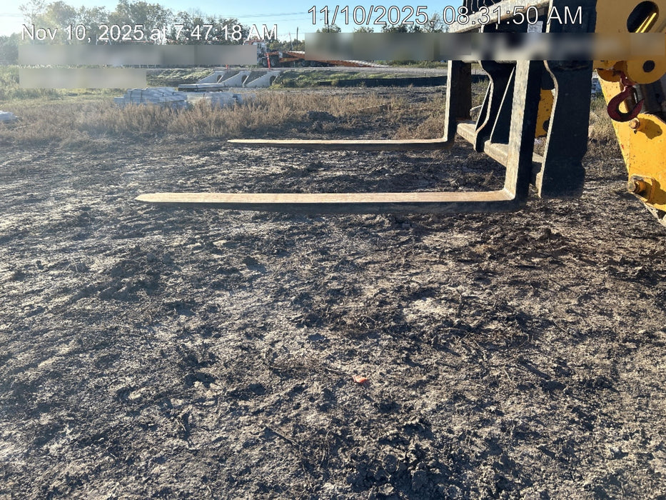 2019 JCB 512-56 74 HP w/CAB/HVAC, Beacon, Aux Hydraulics, Worklights, Solid Tires w/60" Carriage/Forks