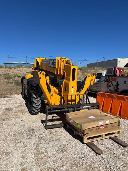 2019 JCB 512-56 Cab/Heat/Air, 109 HP, Solid Tires, STD Worklight, Beacon, Aux Hydraulics, Lifting Eye, Back up Alarm w/66" Carriage/60" Forks
