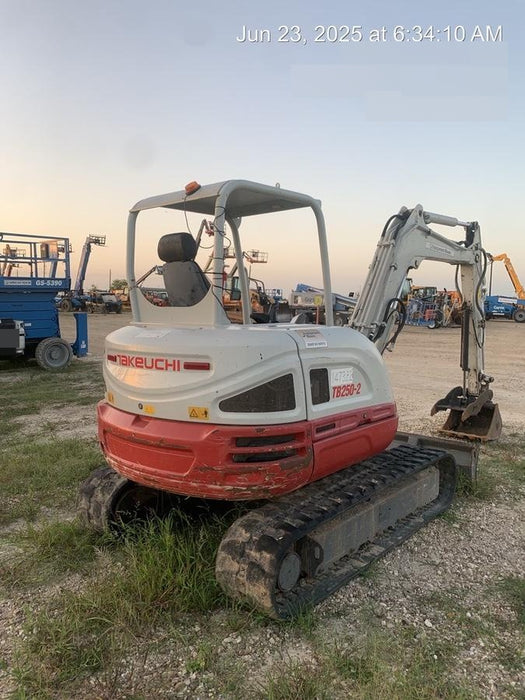 2021 TAKEUCHI TB250-2