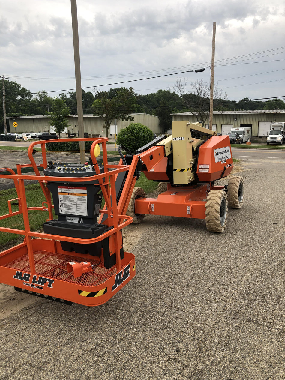 2022 JLG 340AJ