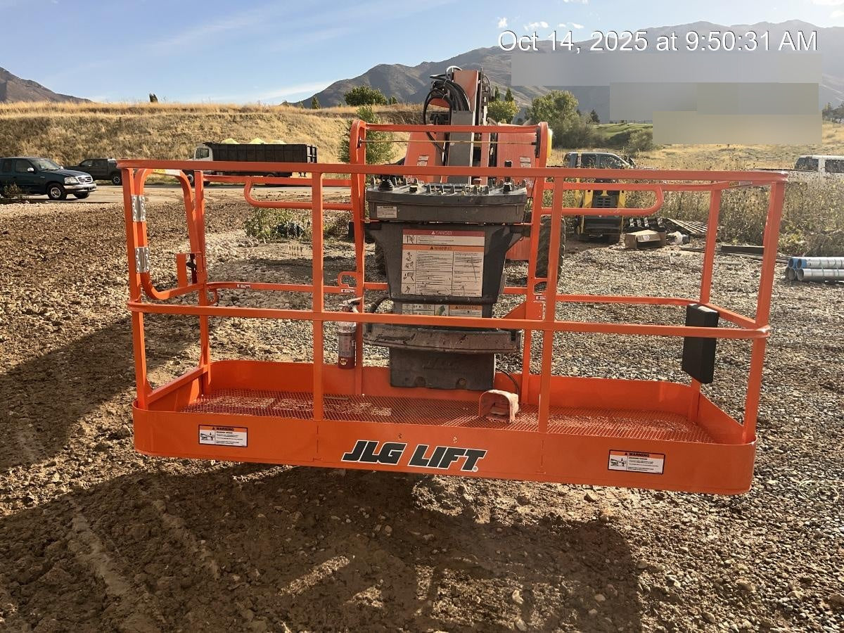 2023 JLG 660SJ