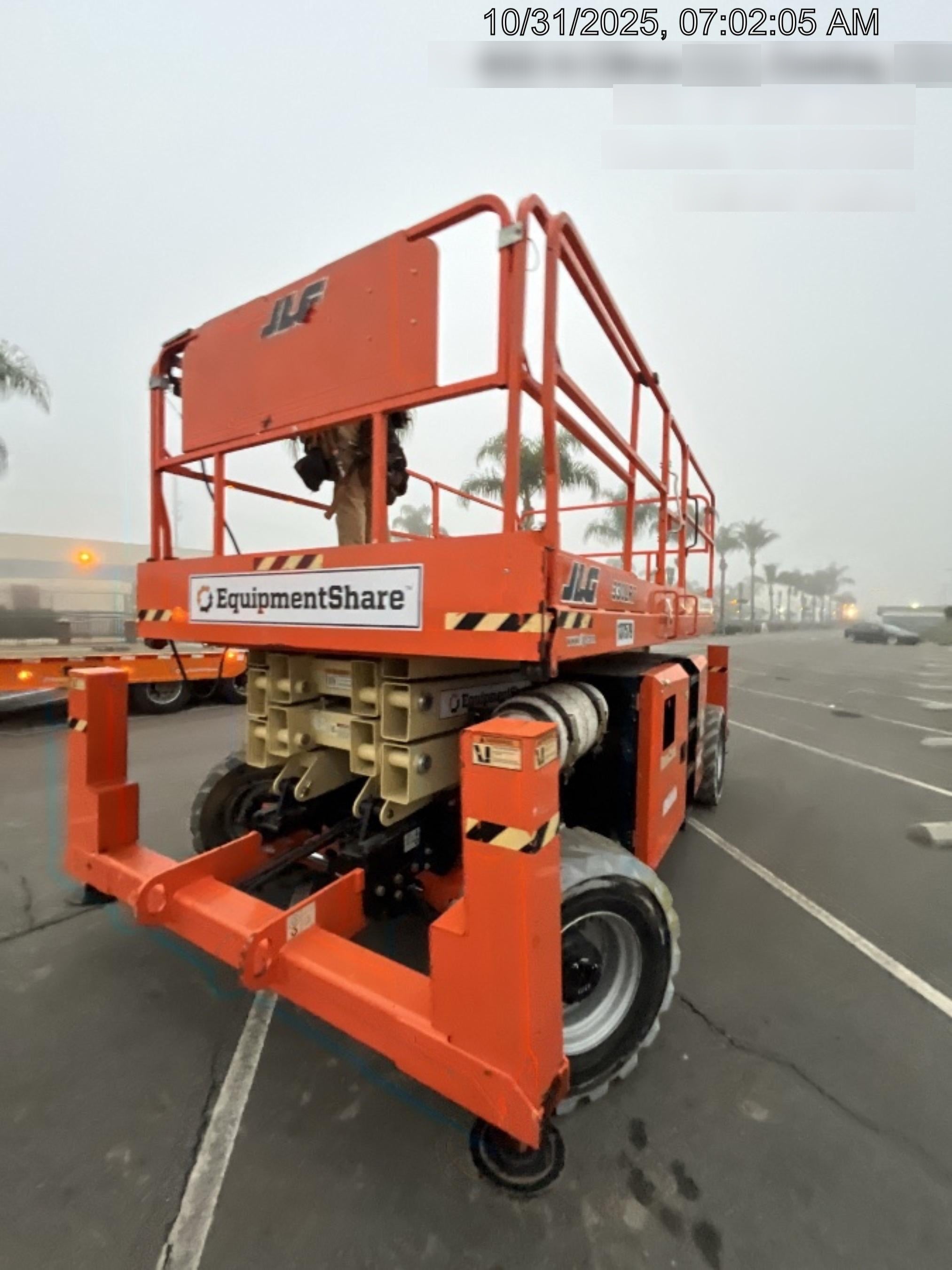 2021 JLG 330LRT