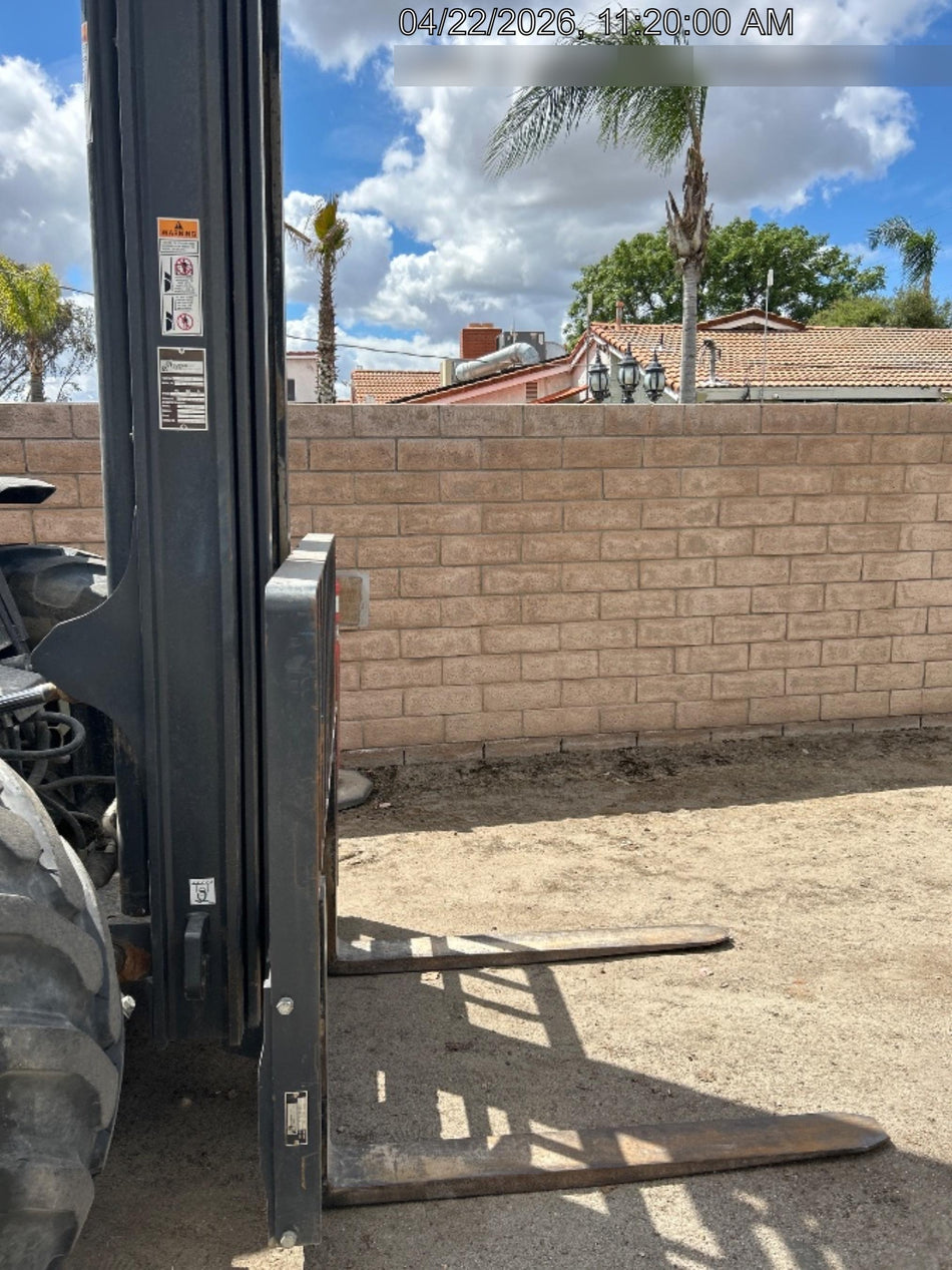 2023 CASE 588H