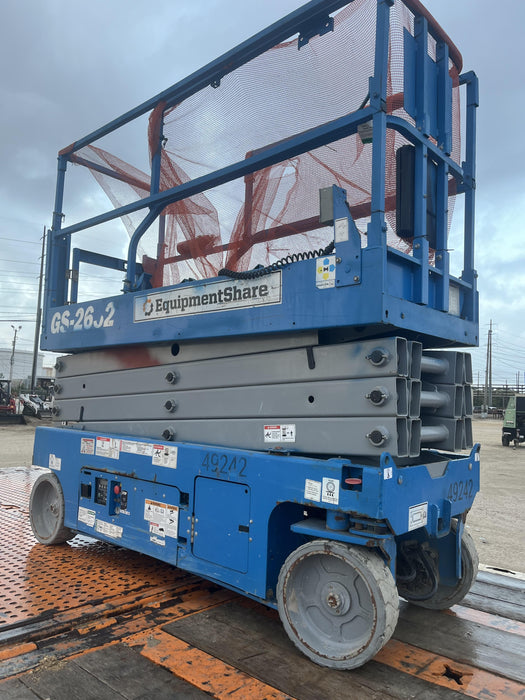2019 Genie GS-2632 Folding rails with half height swing gate