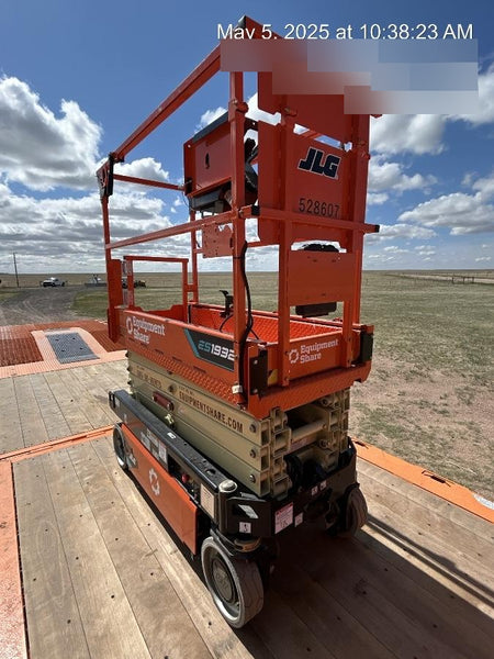 2025 JLG ES1932