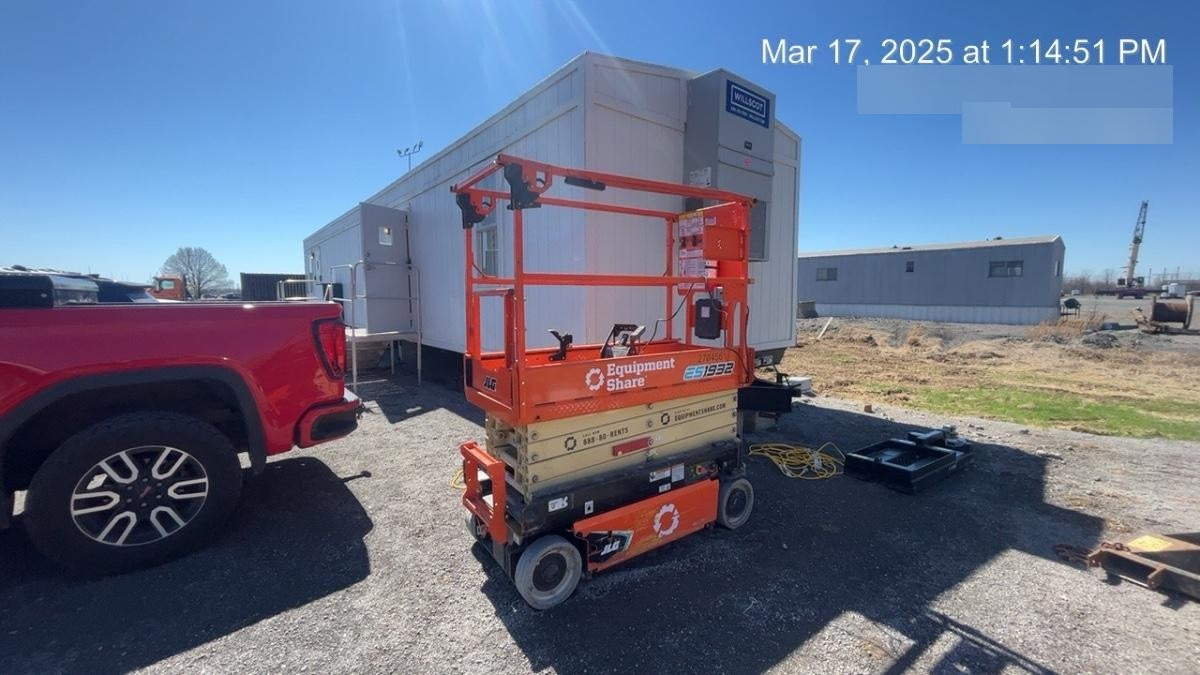 2022 JLG ES1932