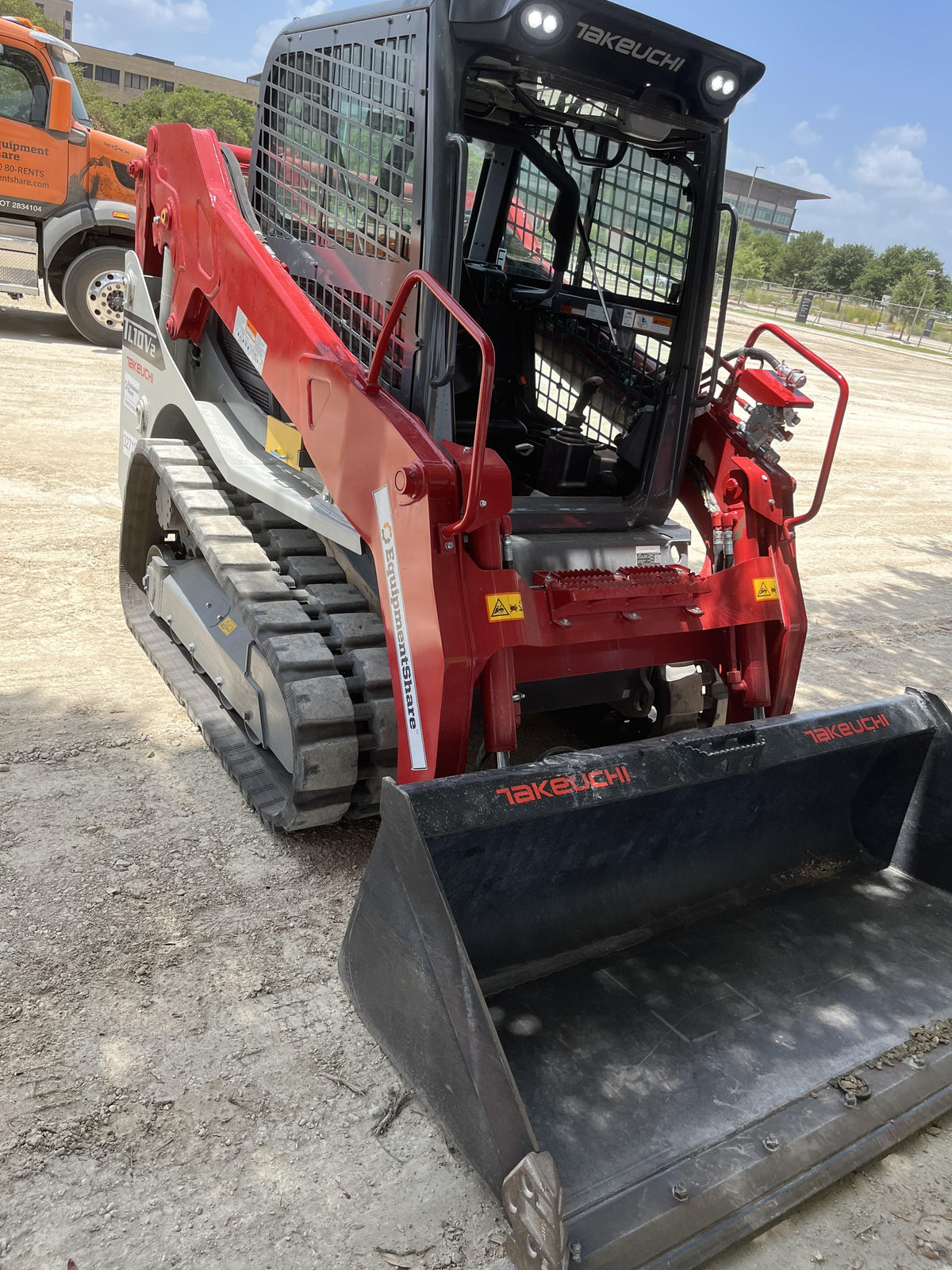 2023 TAKEUCHI TL10V2-CR