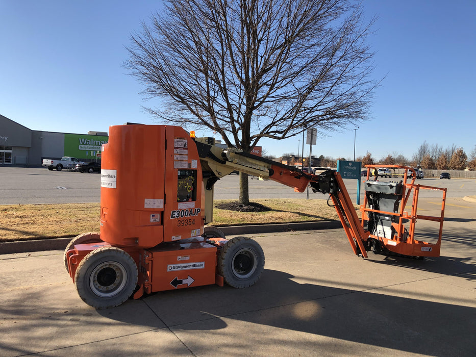 2019 JLG E300AJP