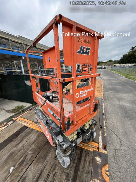 2022 JLG ES1330L