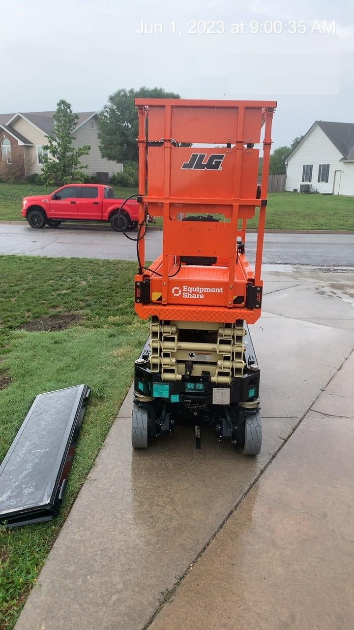 2023 JLG ES1932