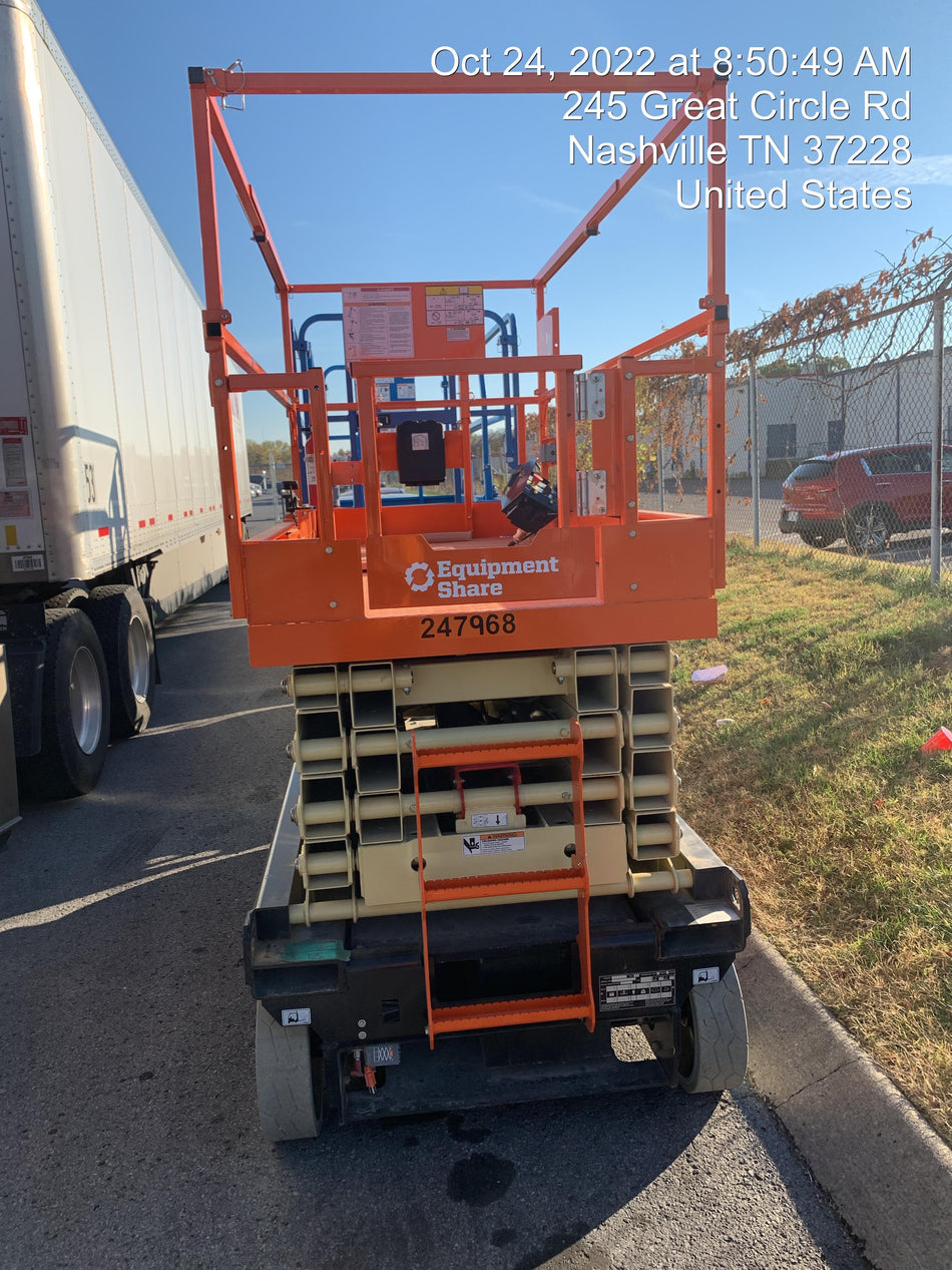 2022 JLG ES3246